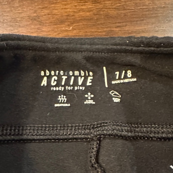 Abercrombie Kids Black Leggings with Animal Accent - Picture 2 of 4